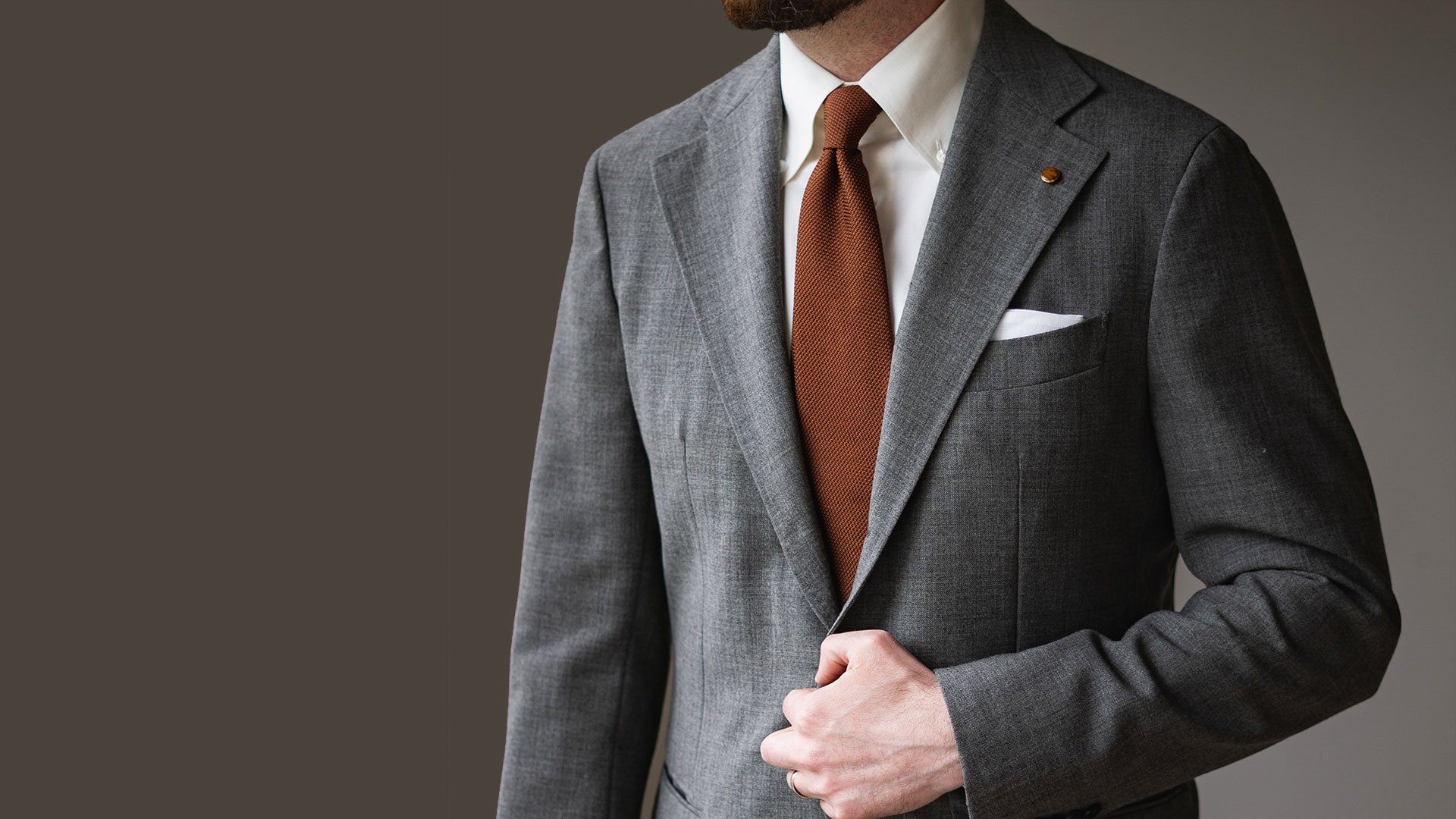 Grey Suit with a Burnt Orange Tie: A Smoking Hot Pairing Aklasu Grey Suit with a Burnt Orange Tie: A Smoking Hot Pairing Aklasu