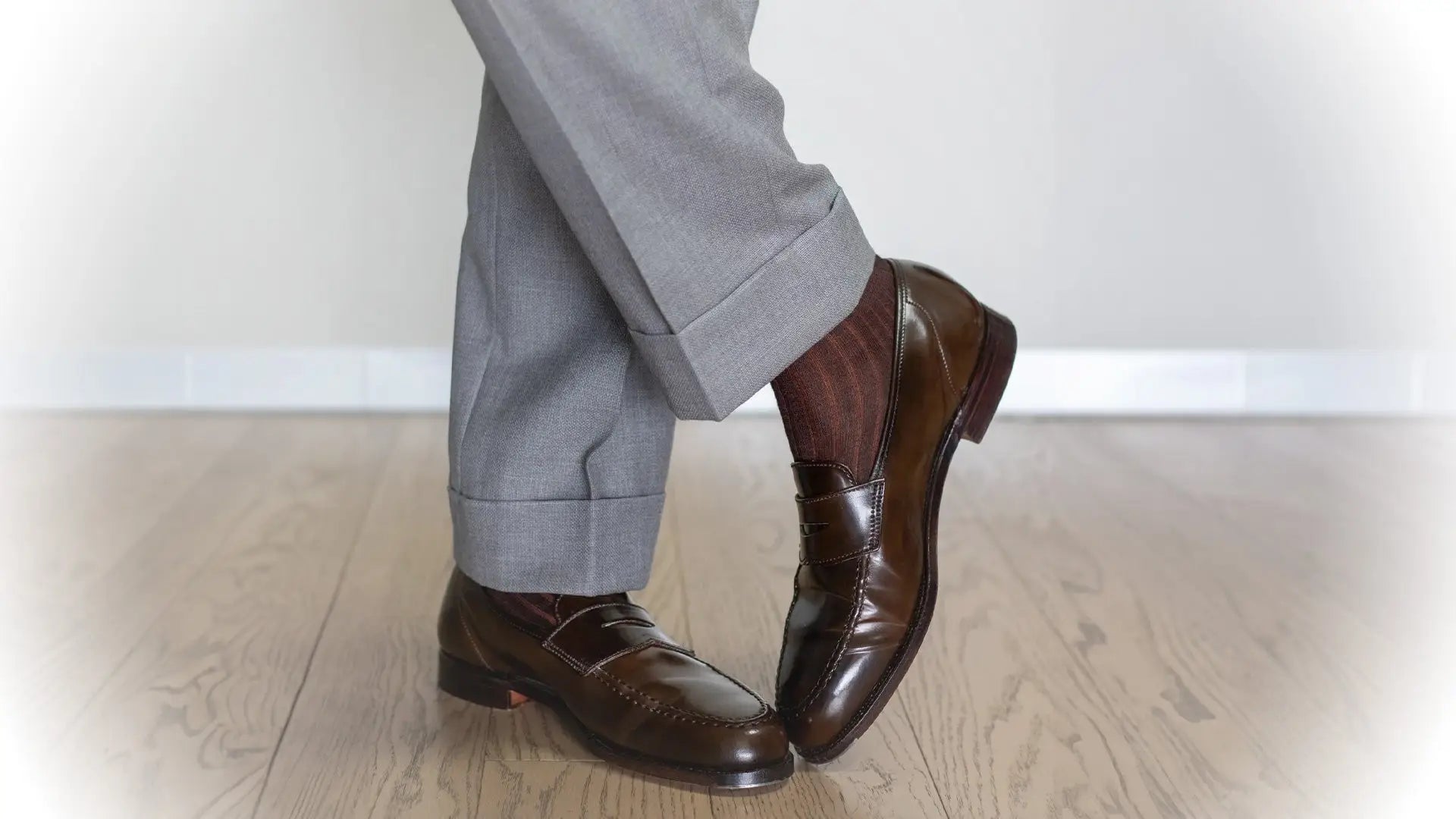 what socks to wear with brown dress shoes 262M7301