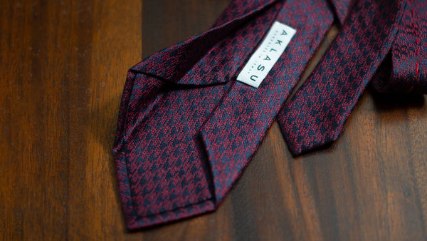 Burgundy and Navy Houndstooth Six-Fold Silk Tie