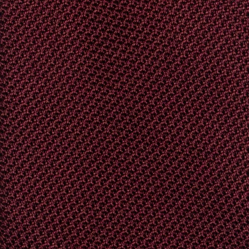 Burgundy Grenadine Tie Micro view of the  fina weave