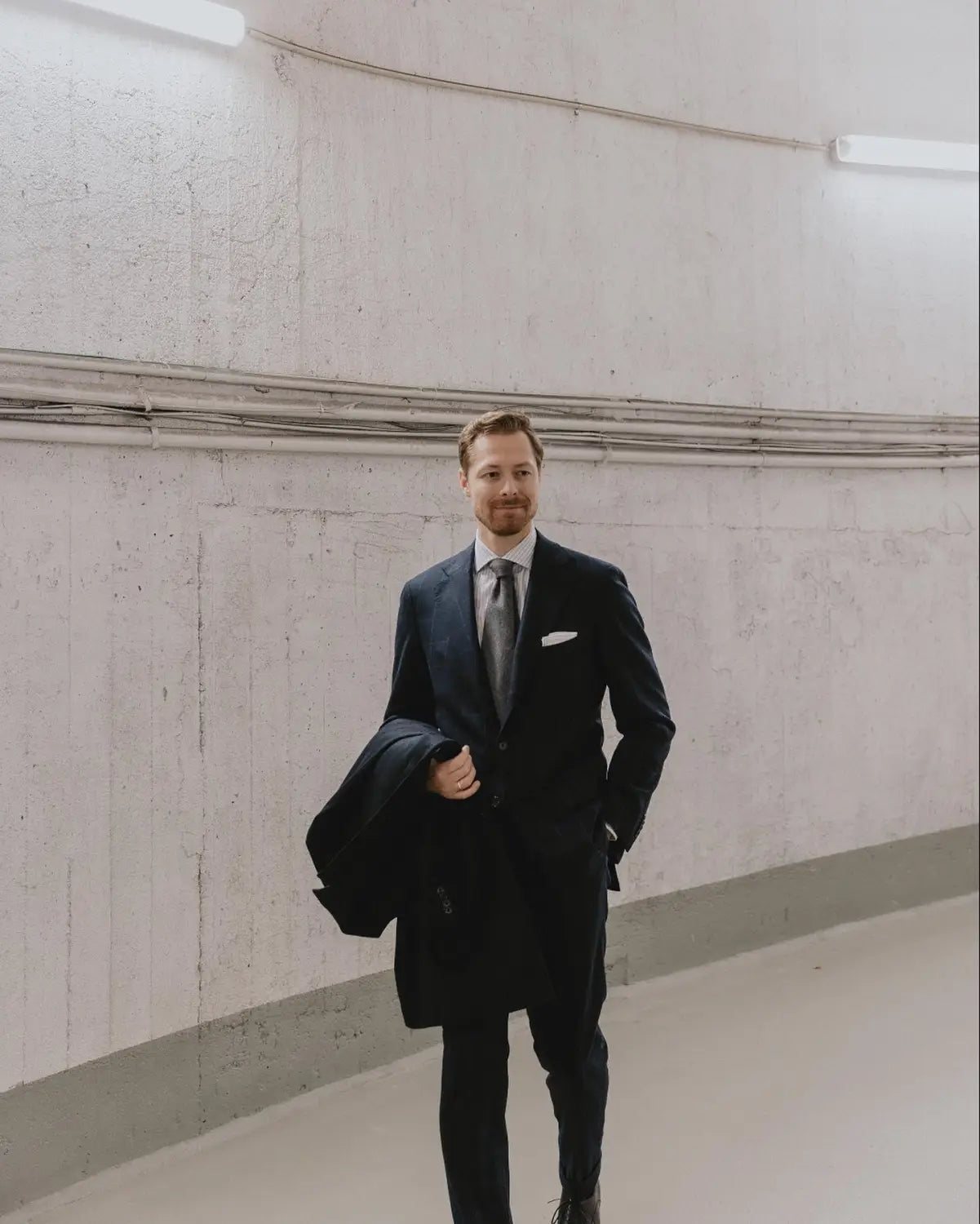 Mastering the Investment Banking Dress Code: Stand Out with Timeless Style