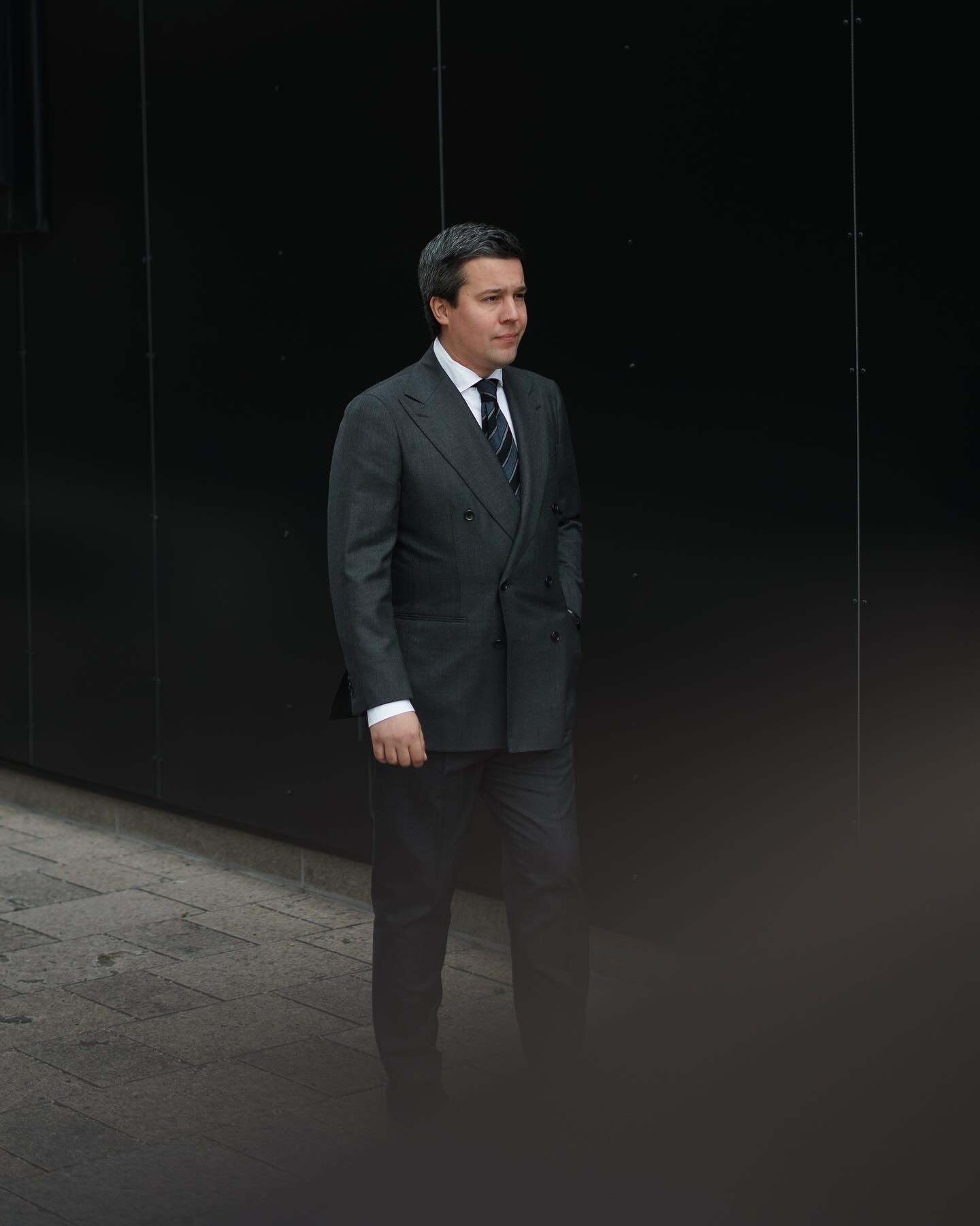 Mastering the Investment Banking Dress Code: Stand Out with Timeless Style