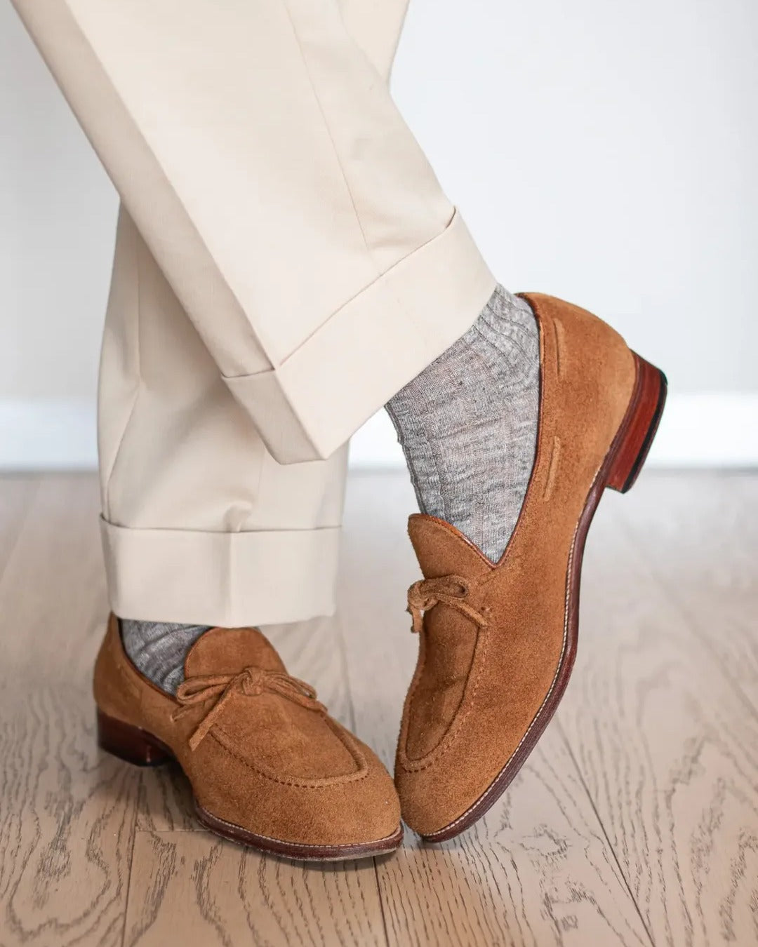 Melange brown linen over-the-calf dress socks with cream trousers and suede tassel loafers