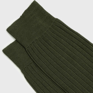 Olive green mid-calf Egyptian cotton dress socks, made in Italy by Aklasu